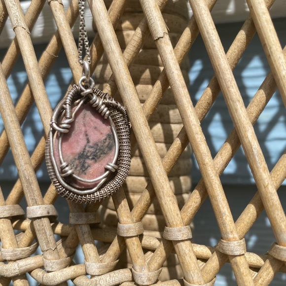 Rhodenite, wire wrapped, sterling silver pendant & chain. - Picture 3 of 4